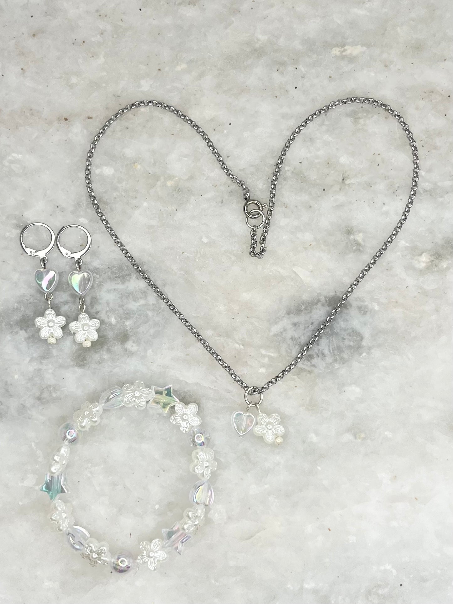 Conjunto de flores, perlas y corazones iridiscentes - Girl Zone