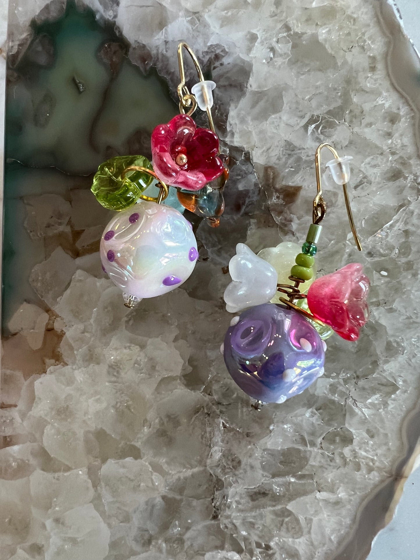 Afrutado y completo: morado y blanco