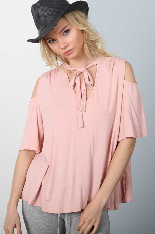 Corbata con hombros descubiertos en color carbón