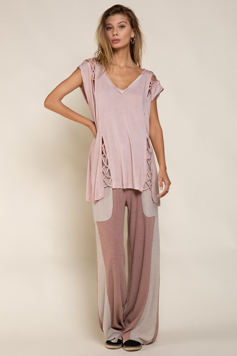 Túnica de rejilla con mangas cortas de color rosa